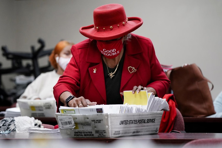 A contagem de votos no estado da Georgia deu aos democratas o controlo do Senado
