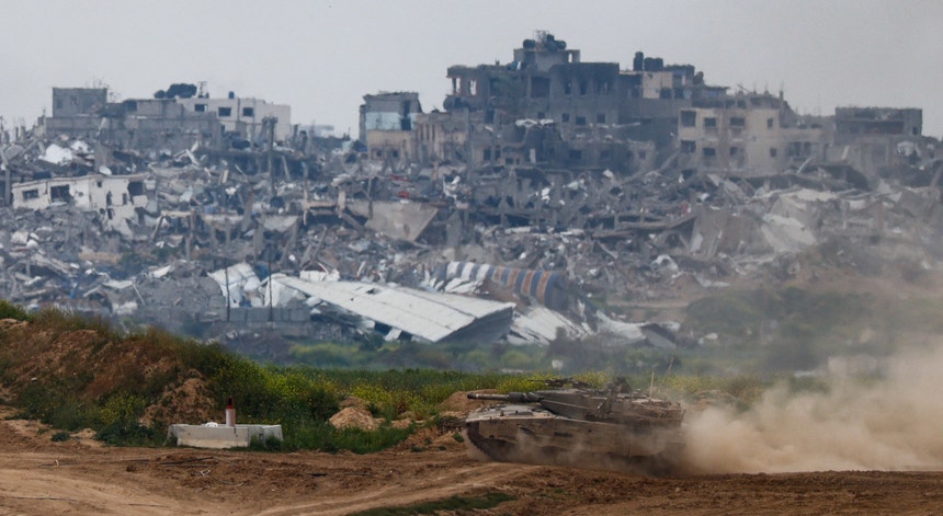 Exército israelita lança "operação de alta precisão" no hospital Al-Shifa em Gaza