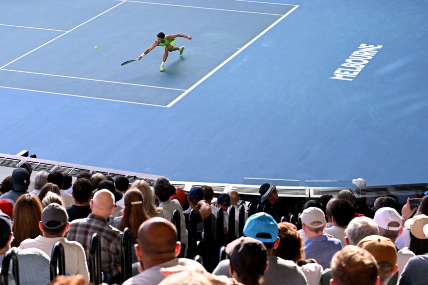 Imagem de Open da Austrália. Alcaraz vence batalha com Zverev e estreia-se na final