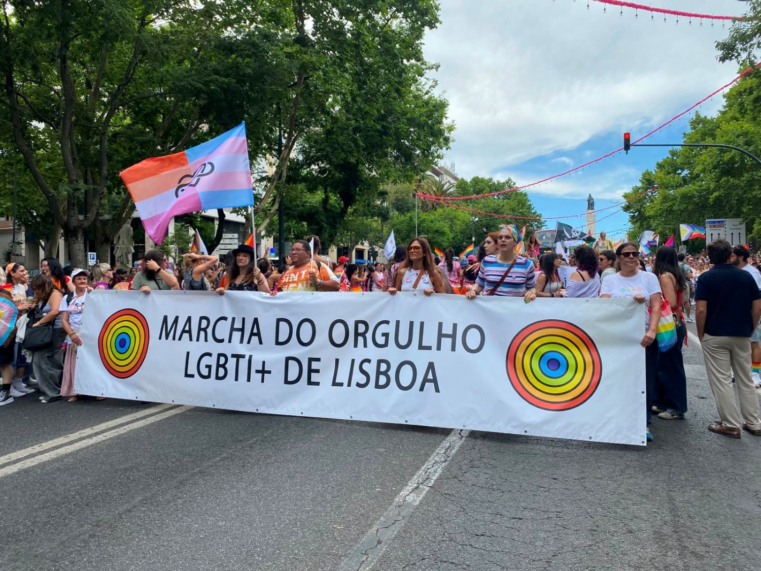 Milhares de pessoas marcham em Lisboa pelos direitos LGBTI+ e contra retrocessos