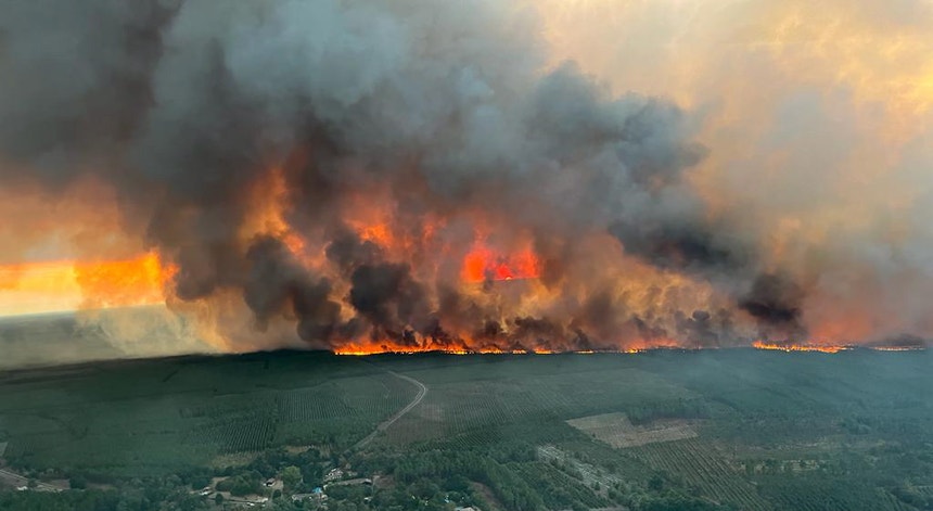 Incêndio em Saint Magne, na região de Gironde,  em França
