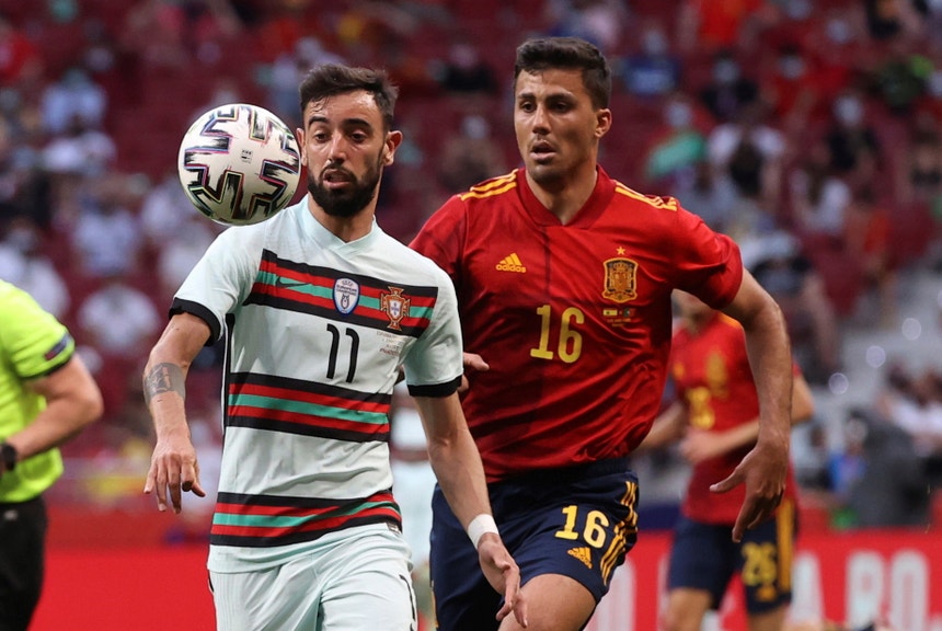 Rúben Dias e Bruno Fernandes são os futebolistas portugueses mais caros do  mundo – ECO