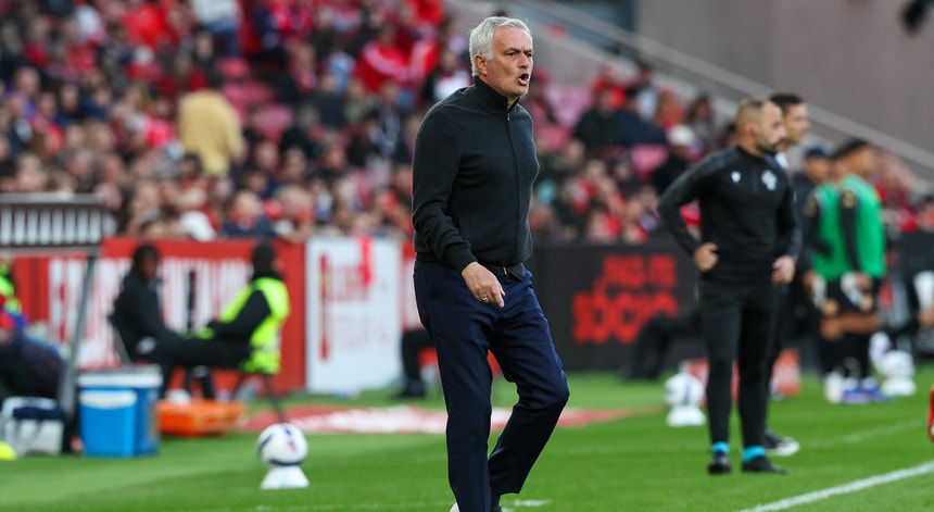 Benfica vence Nacional na Luz por 2-0