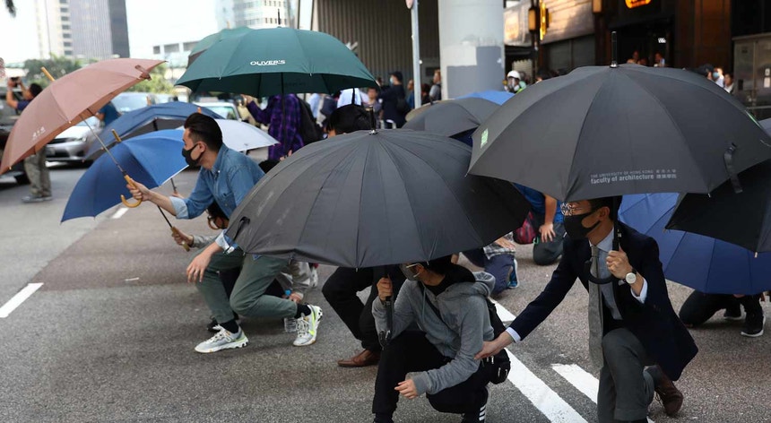 Protestos nas ruas de Hong Kong já duram há semanas
