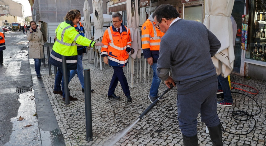 A Câmara de Lisboa apela à população "para que tome precauções redobradas e siga os conselhos dos serviços municipais de Proteção Civil"
