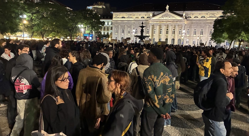 Imagem de Vigília no Campus de Justiça. Detidos em cargas policiais no Porto e em Lisboa aguardados em tribunal