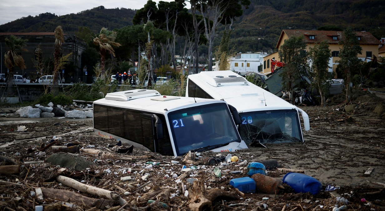  It&aacute;lia. Deslizamento de terra na Ilha de Ischia | Guglielmo Mangiapane - Reuters 