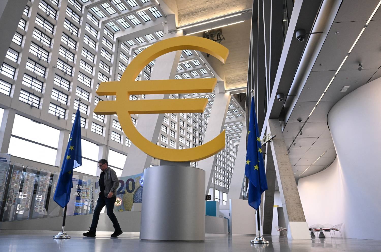 What are the duties and responsibilities of the ECB vice-president?
