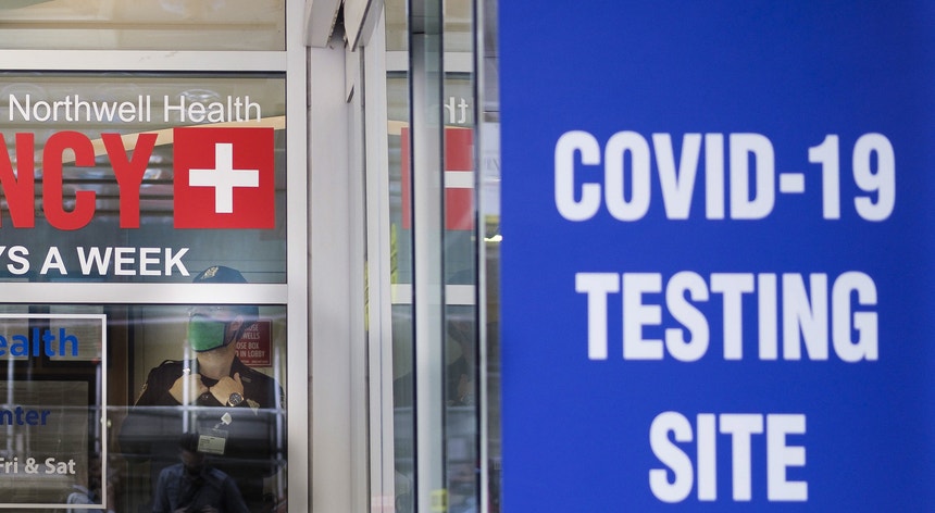 Os norte-americanos testam e os novos casos do novo coronavírus não param de aparecer
