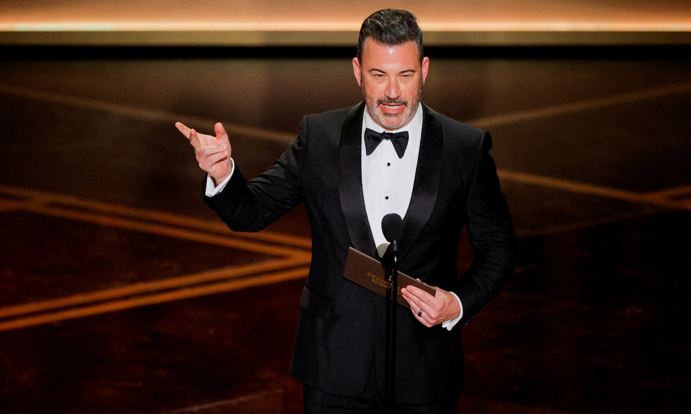 Regulador de telecomunicações ordena revisão de licenças da ABC num momento polémico com casal Trump