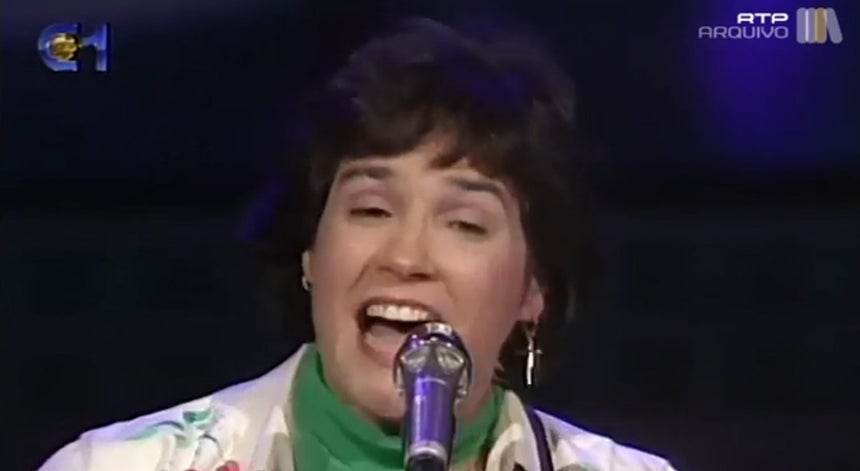 Morreu a cantora Dina