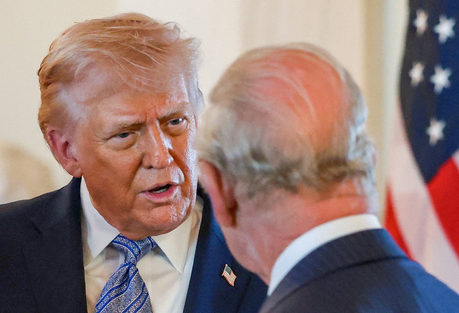 Trump garante que Irão declarou estado de colapso e pede para EUA abrirem Estreito de Ormuz