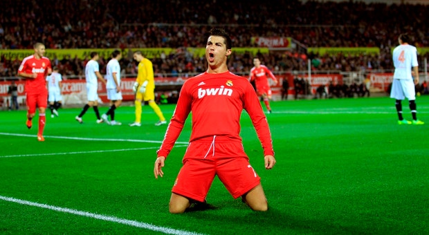 Ronaldo festeja mais um dos seus golos num estádio adversário
