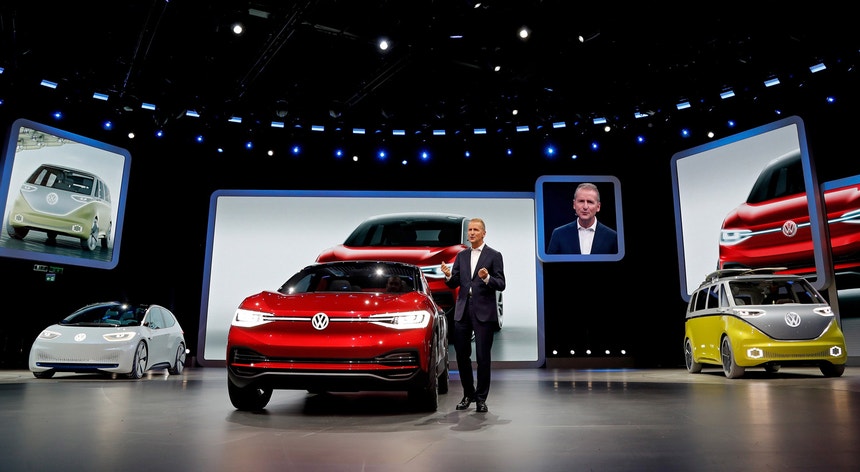 O responsável da Volkswagen no salão automóvel de Frankfurt
