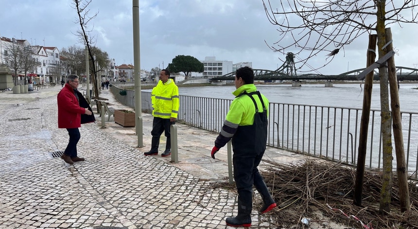 Imagem de Derrocadas e cheias. Os riscos traçados para os próximos dias