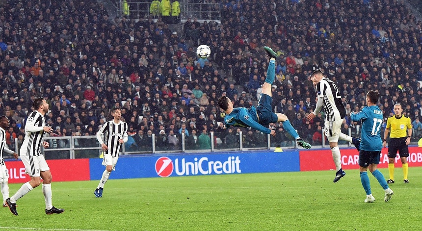 Ronaldo marcou o que foi considerado o melhor golo da última época na Europa
