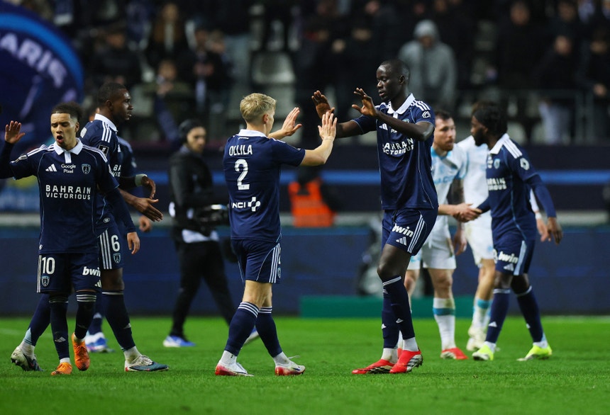 Marselha empata e fica mais longe da luta pelo título em França