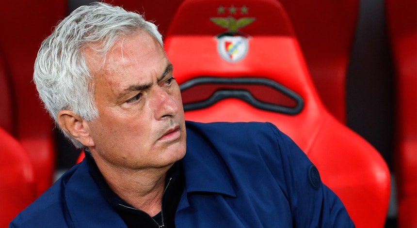 Imagem de "Domingo penso nisso". Mourinho tem proposta oficial de renovação do Benfica