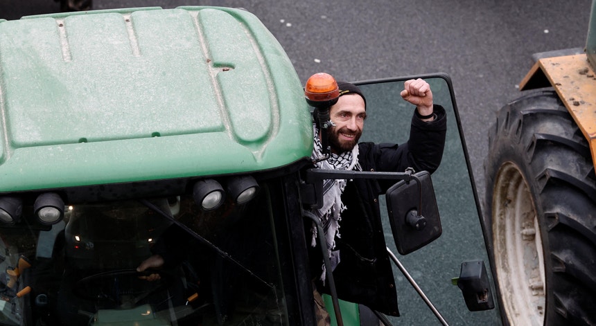 Mercosul. Agricultores franceses e espanhóis mantêm protestos com bloqueios