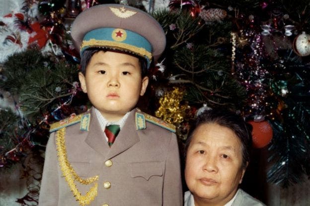Kim Jong-nam com a sua avó materna em 1975 - AFP.