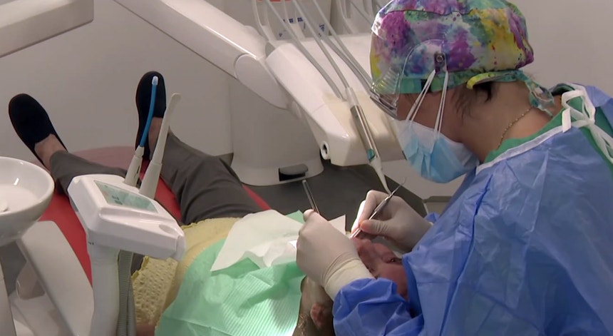 Imagem de Aprovadas propostas para carreira de médico dentista no SNS