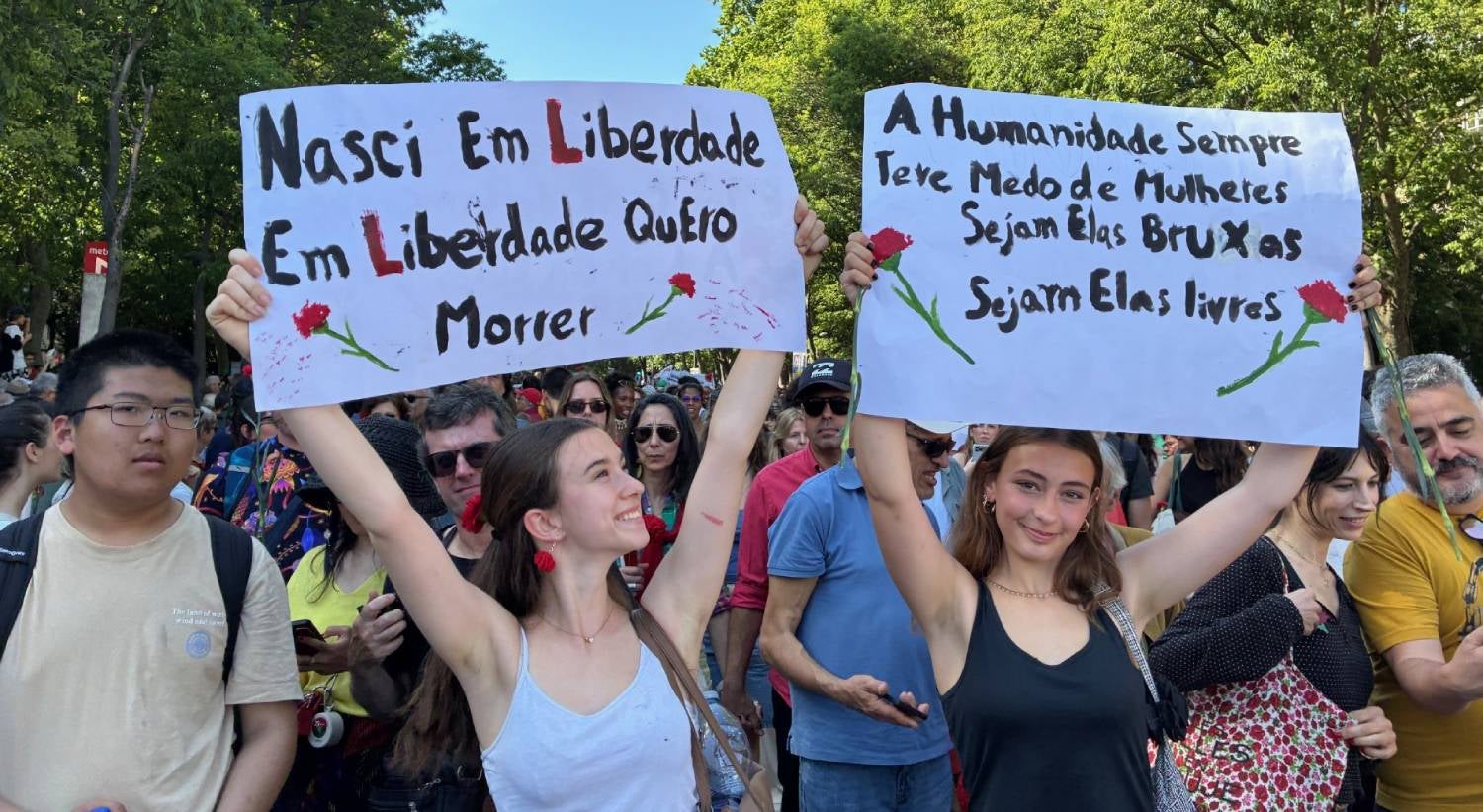 Thousands of people took to the streets to celebrate the 52nd anniversary of the 25th of April