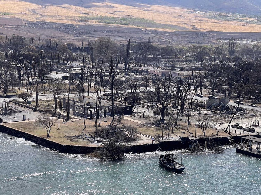 El número de muertos por incendios forestales en Maui aumenta a 93