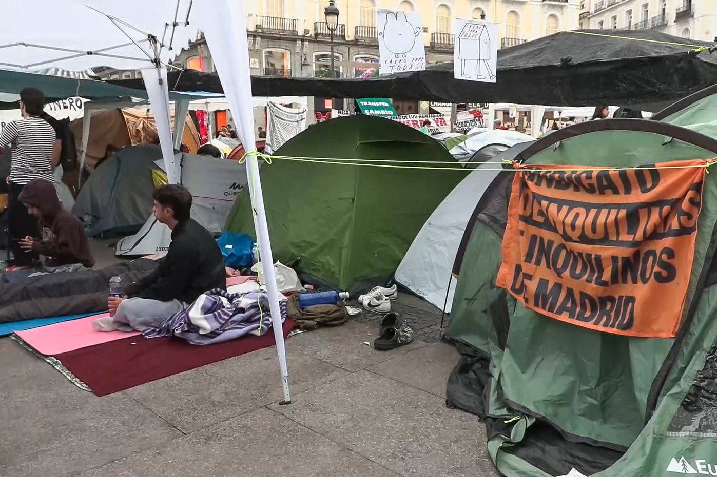 Protestos em Madrid. Imobiliária recua e permite regresso de Maricarmen a casa