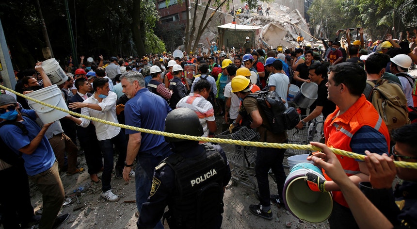 Cerca das 21h30 em Portugal o Presidente do México afirmou que colapsaram 27 edifícios na capital
