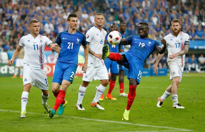 A França goleou a Islândia e volta às meias-finais de um Europeu 16 anos depois.
