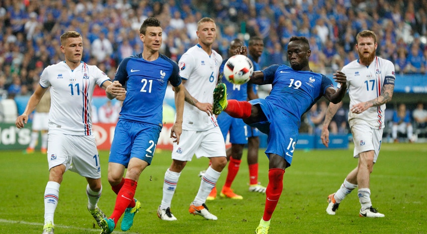 A França goleou a Islândia e volta às meias-finais de um Europeu 16 anos depois.
