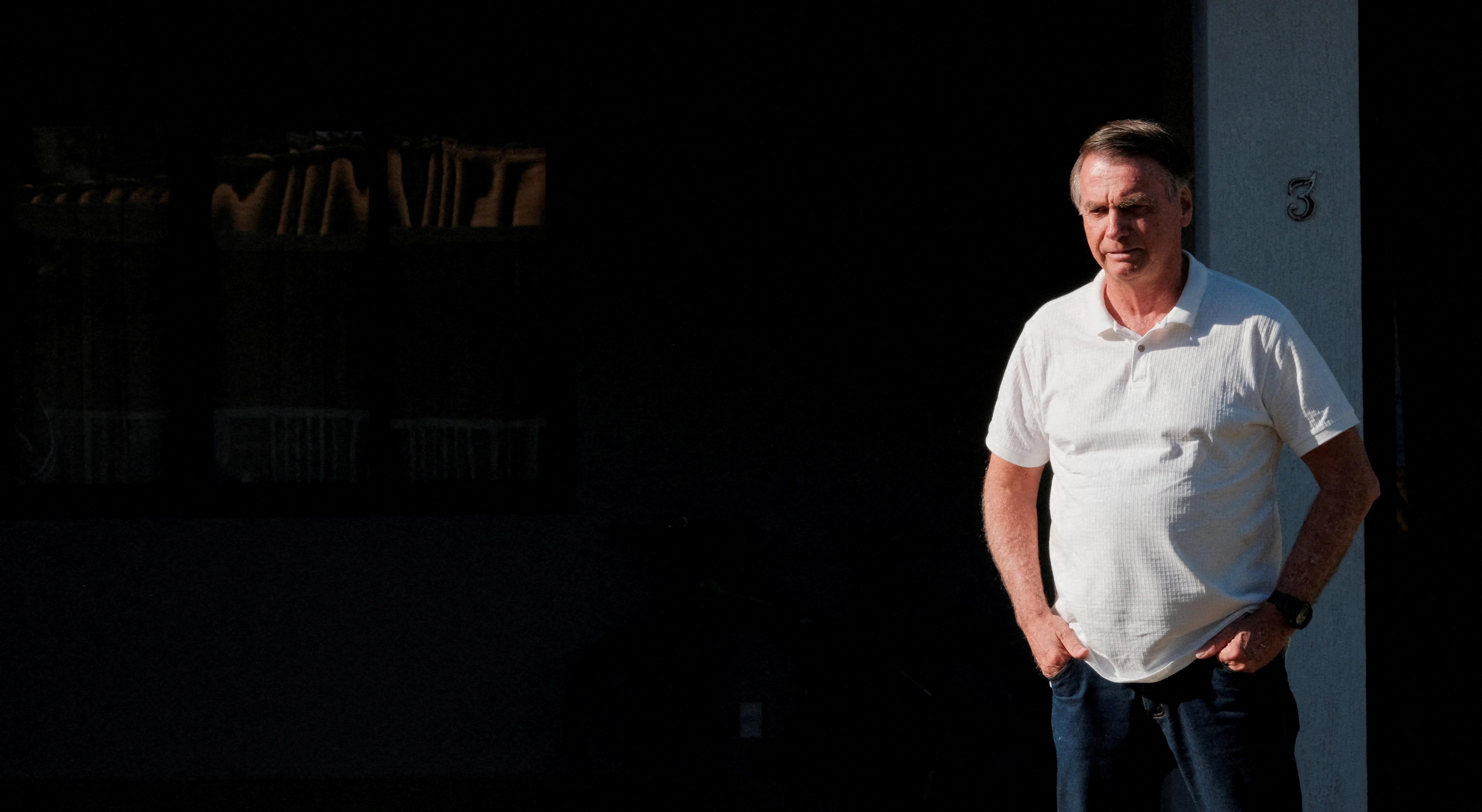 Cirurgia de Jair Bolsonaro a hérnias inguinais foi "bem-sucedida"