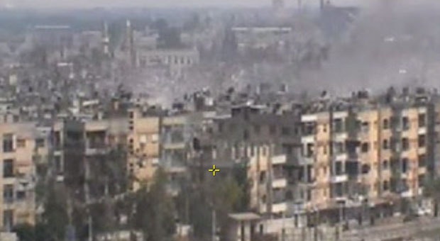 O exército sírio voltou a bombardear severamente os bairros de Homs onde se entrincheiram os rebeldes.
