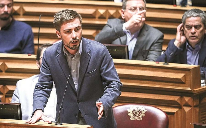 Novos entendimentos com PS só com mudança de política, avisa PCP