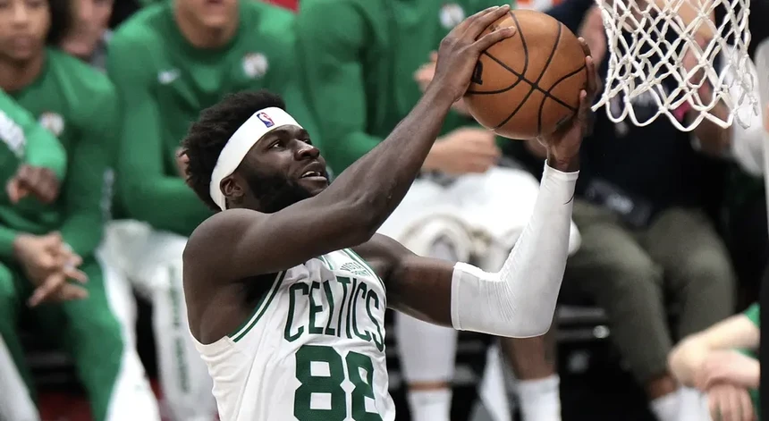 Neemias Queta com novo ‘duplo-duplo’ na vitória sobre Sacramento Kings