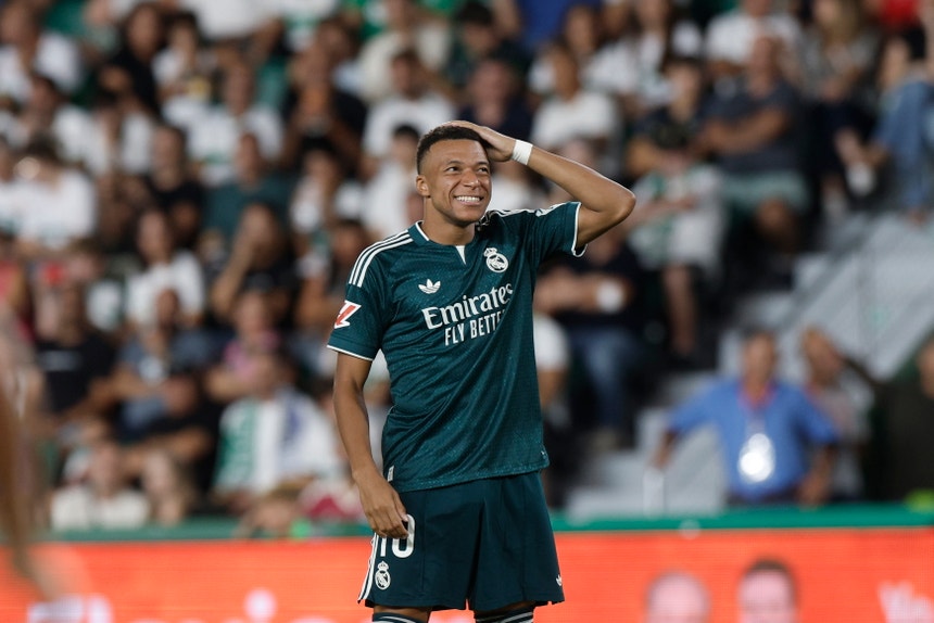 Imagem de Real Madrid salva-se de empate com golo nos descontos
