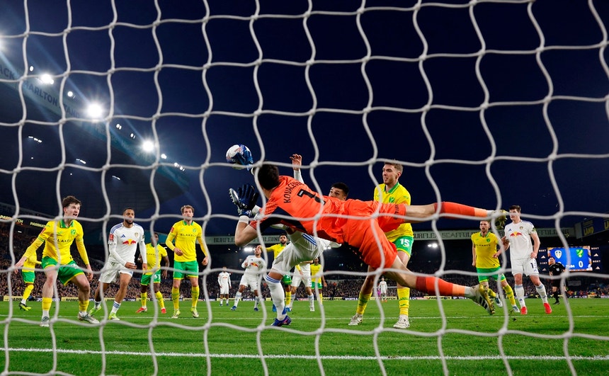Imagem de Leeds vence Norwich rumo aos quartos de final da Taça de Inglaterra