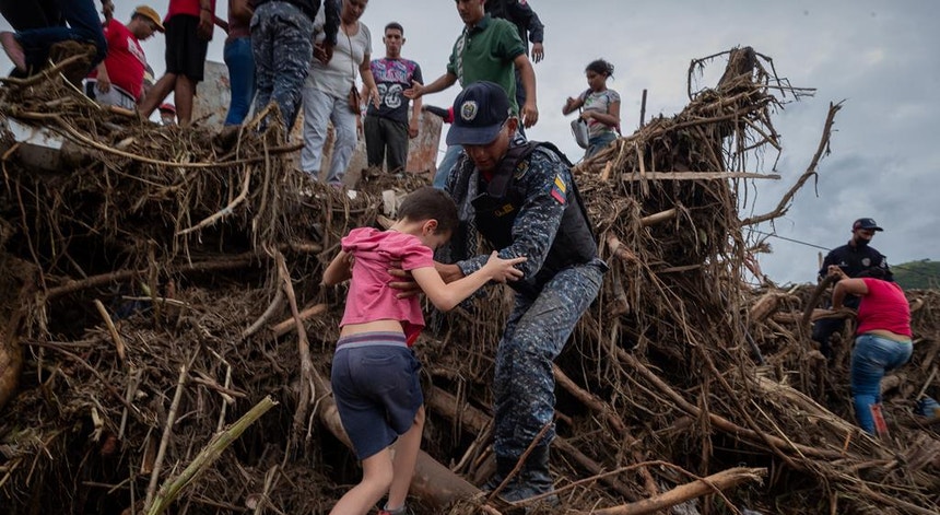 O mau tempo na Venezuela está a provocar o caos
