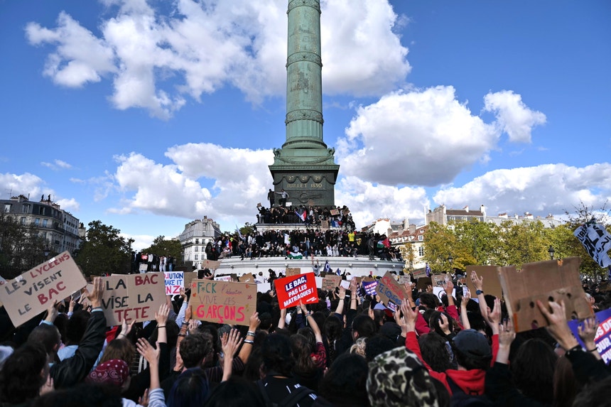 Imagem de Confrontos entre estudantes e a polícia agravam-se em Paris