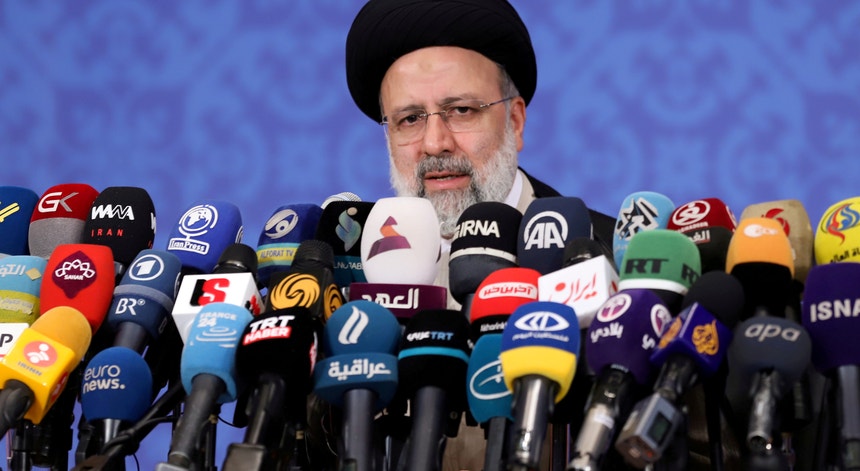 "A República Islâmica do Irão acredita que a autoridade resultante da vontade do povo oprimido do Afeganistão é a fonte de segurança e estabilidade", disse Raisi
