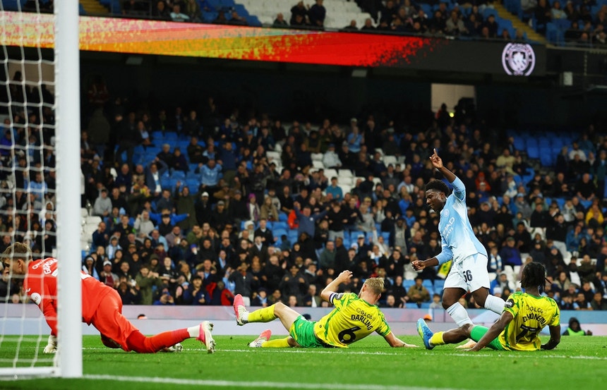 Imagem de Manchester City nos oitavos da Taça da Liga Inglesa ao golear secundário Norwich