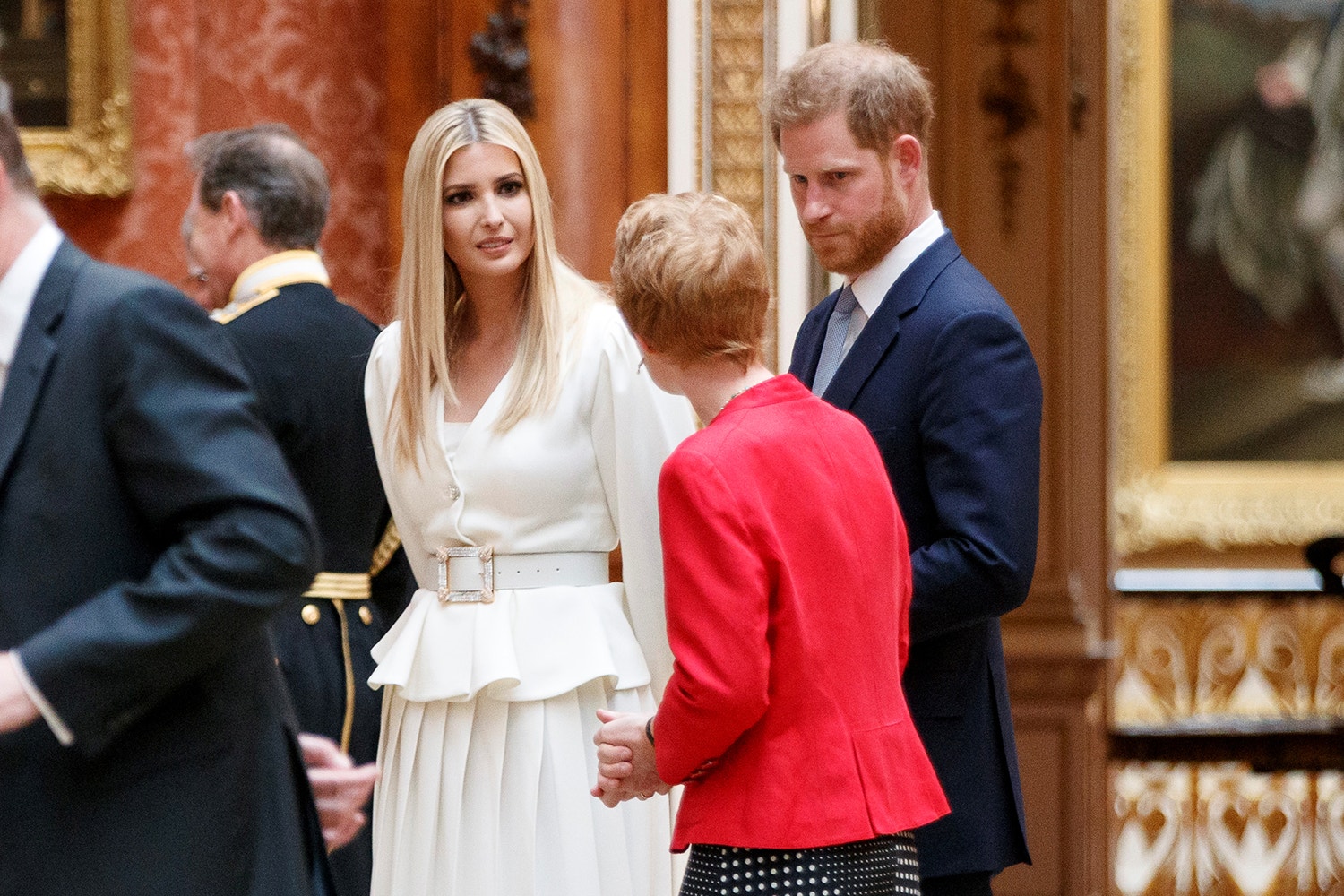  Ivanka Trump com o Pr&iacute;ncipe Harry durante a visita &agrave; resid&ecirc;ncia real /Tolga Akmen - Reuters 