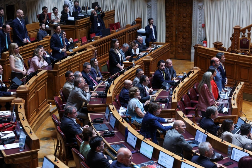 Imagem de Prestação Social Única. Proposta do PSD e CDS não agrada a partidos da oposição