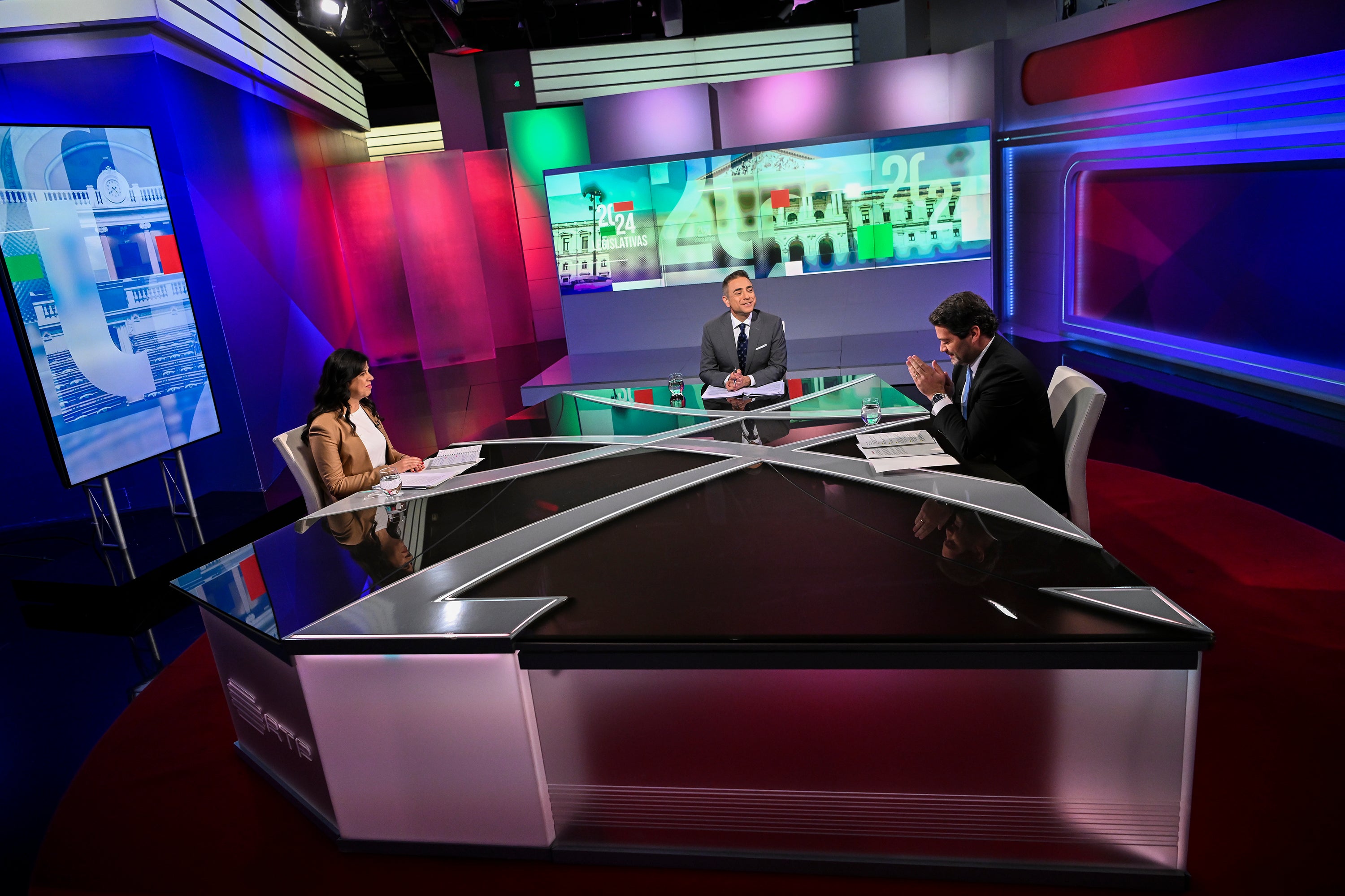 Debate na RTP3. Chega e PAN trocam acusações sobre apego ao poder