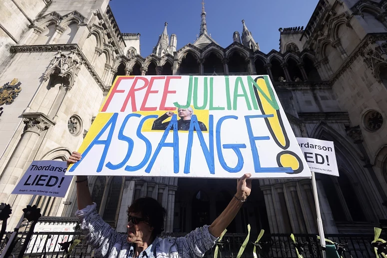 A Austrália pede a libertação de Julian Assange
