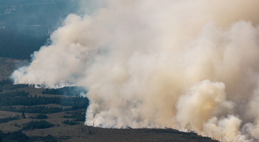 Incêndio na Bélgica. Cidade alemã junto à fronteira recomenda retirada de moradores