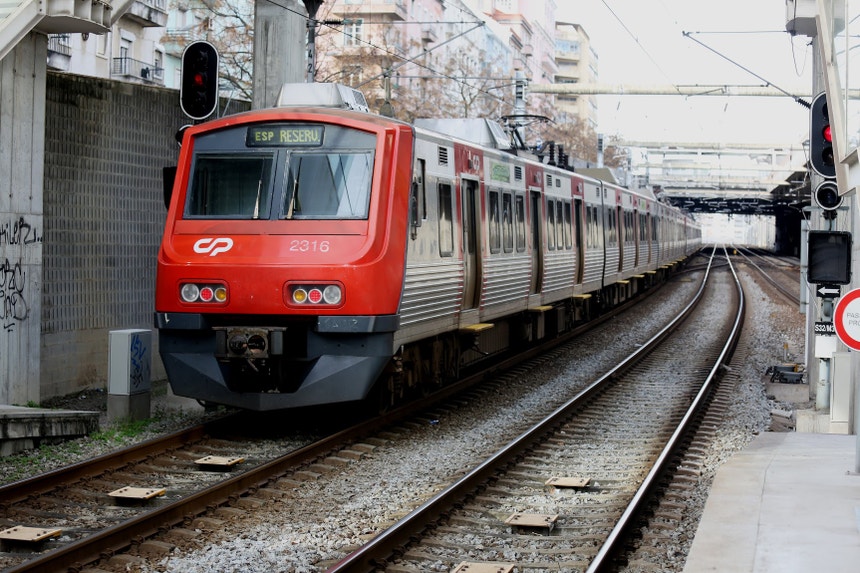 Greve na CP obriga ao cancelamento de mais de metade dos ...