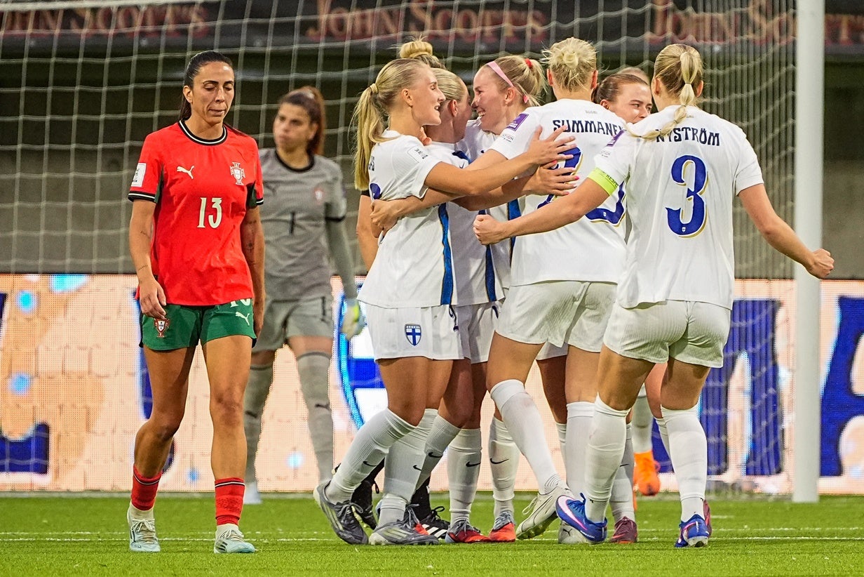 Seleção feminina perde na Finlândia, mas garante s