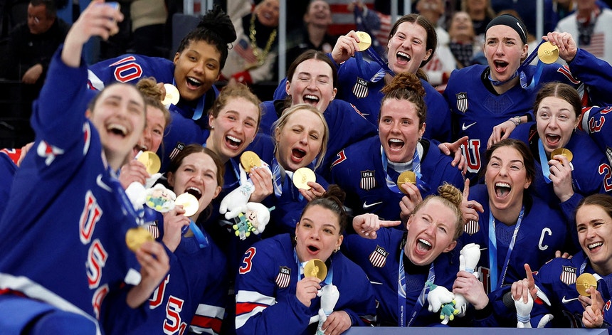 Imagem de Estado da União. Equipa feminina de hóquei no gelo dos EUA recusa convite de Trump
