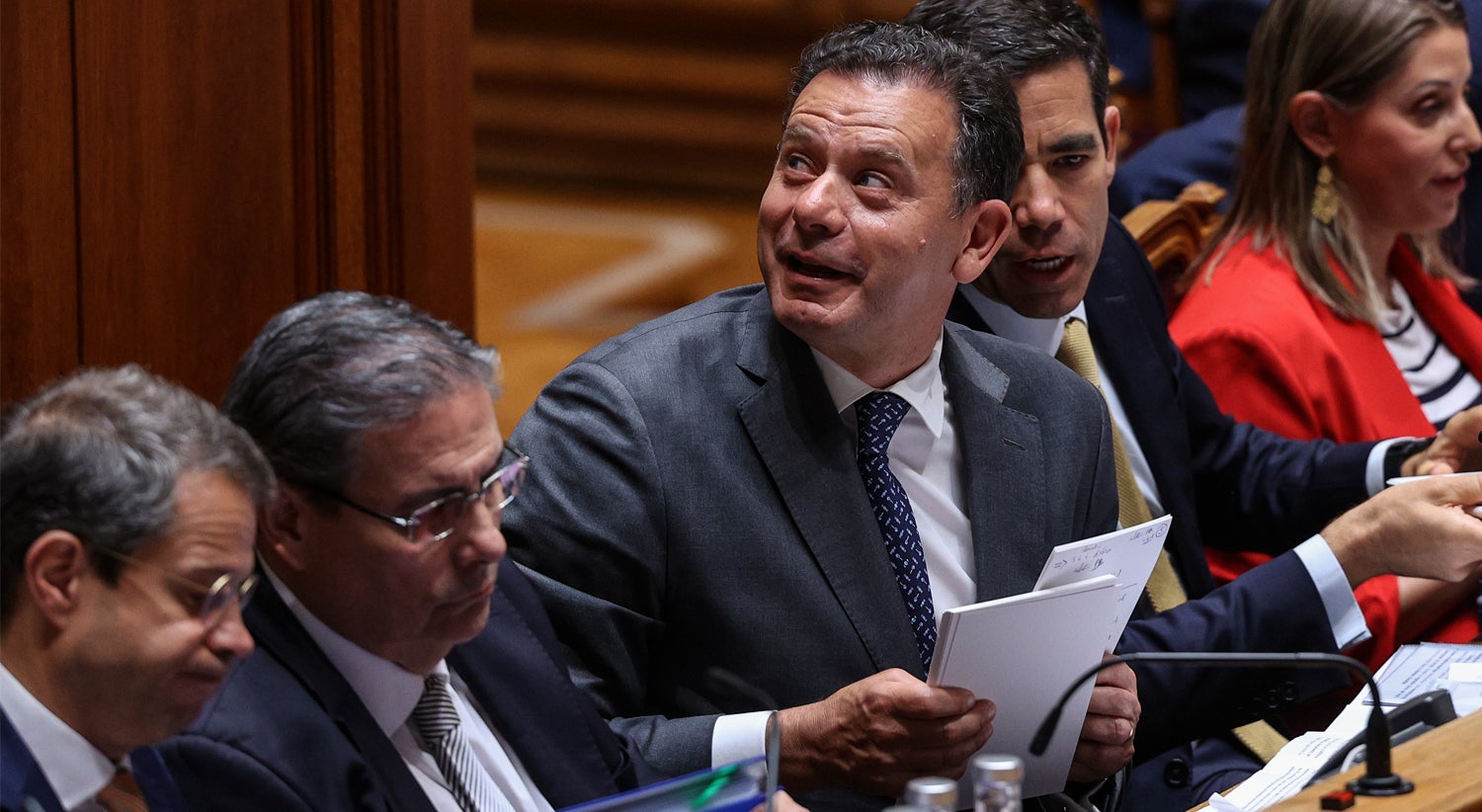 Montenegro admite suspender sistema de controlo de fronteiras